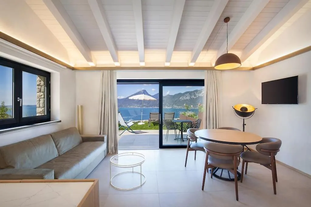 Villa Divina22-Apt Unica-Con Piscina E Vista Lago Castelletto Di Brenzone 0*,  Italy