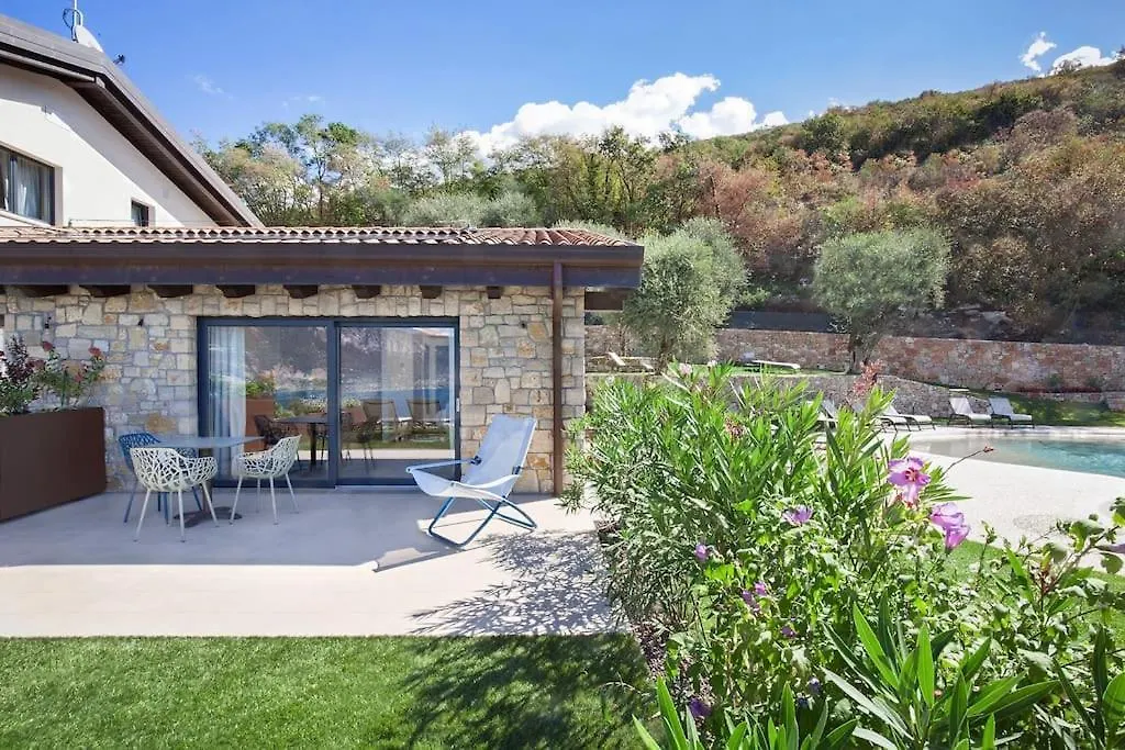 Villa Divina22-Apt Unica-Con Piscina E Vista Lago Castelletto Di Brenzone